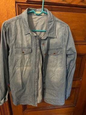 luvamia Women's Long Sleeve Button Down Denim Shirt with Pockets Medium